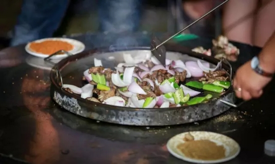 所有菜肉都取自農(nóng)場純天然的食材，吃的又美味又放心！