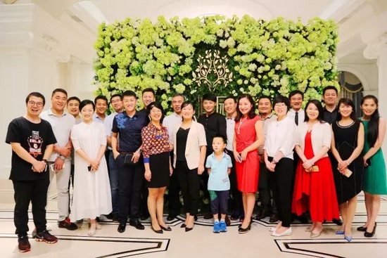 期待的時(shí)候，總是很長，相聚的時(shí)候，總是很短。