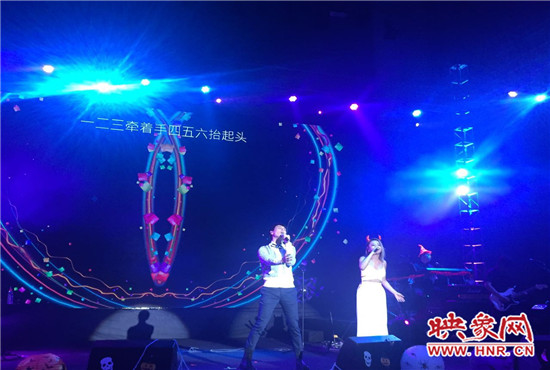 丁當(dāng)現(xiàn)場(chǎng)分享了她的代表曲目，《猜不透》全場(chǎng)大合唱，歌手嚴(yán)爵充分展現(xiàn)創(chuàng)作型歌手的特點(diǎn)。