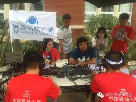 直播間被圍觀群眾包圍啦，是不是沒有看過我們的直播？