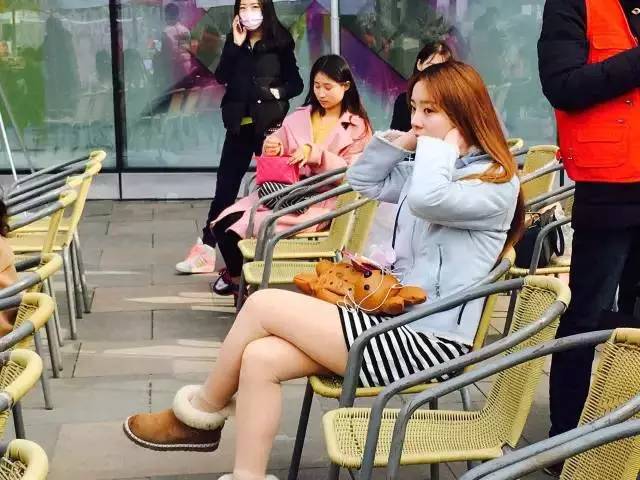 選手們?cè)缭鐏淼浆F(xiàn)場準(zhǔn)備