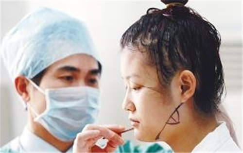 暑期學生整容熱：醫(yī)院手術(shù)增五成 趨于理性微調(diào)