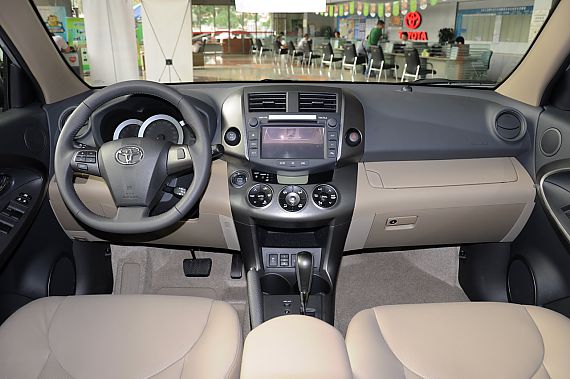 2012款豐田RAV4實(shí)拍 2012款豐田RAV4實(shí)拍