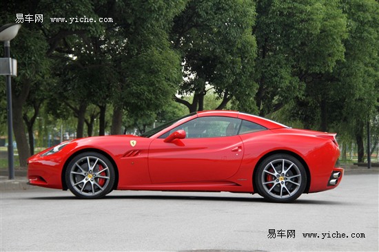 法拉利現(xiàn)款California 法拉利現(xiàn)款California