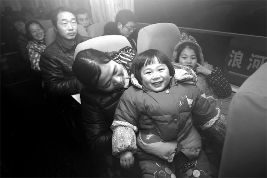 坐上愛心大巴，乘客滿臉喜悅