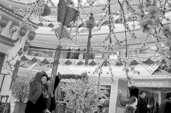 春節(jié)七天假，逛商場(chǎng)成了很多市民的度假方式