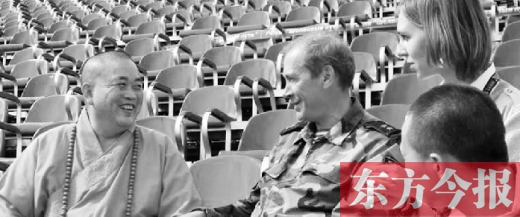 克里姆林宮警衛(wèi)司令謝爾蓋將軍會見釋永信，一同觀看排練