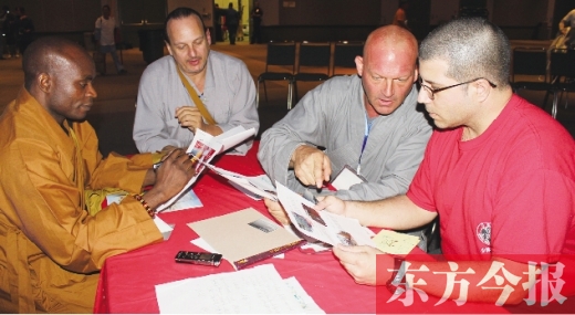 研討會現(xiàn)場，少林洋弟子熱議東方今報報道《大爭之寺》