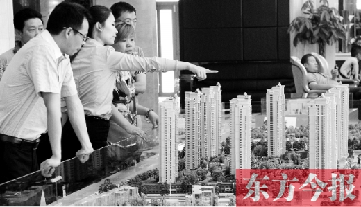 買(mǎi)套房子，幾乎要耗盡大半生的積蓄，所以，房?jī)r(jià)的高低時(shí)刻牽動(dòng)著國(guó)人的心