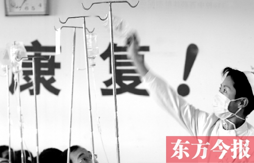 不少人嫌去醫(yī)院看病費(fèi)時(shí)費(fèi)錢，可是很多病癥并不是網(wǎng)上問問專家、自行買藥吃就能治療的