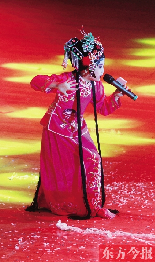 11月16日，《非常6+1》河南區(qū)總決賽現(xiàn)場，入圍選手們上演了一場精彩的比賽