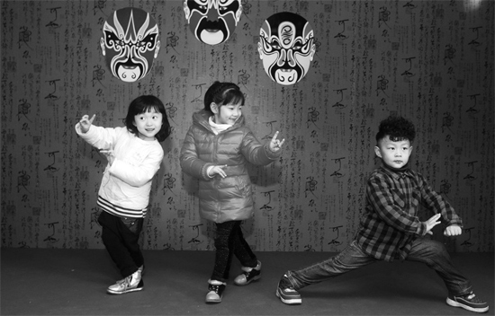 11月19日，鄭州市銘功路小學(xué)的金名劇場(chǎng)