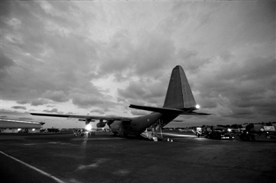 3月23日，中非共和國首都班吉，從加蓬首都利伯維爾出發(fā)的法國增援部隊共計200名士兵抵達班吉國際機場