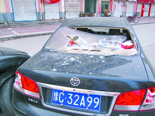 被打砸的酒店車輛 被打砸的酒店車輛