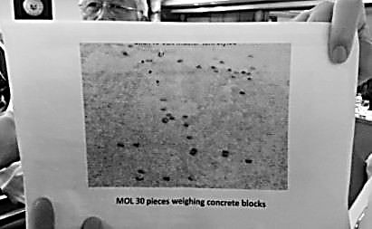 菲防長3日出示拍攝到的“混凝土砌塊”。