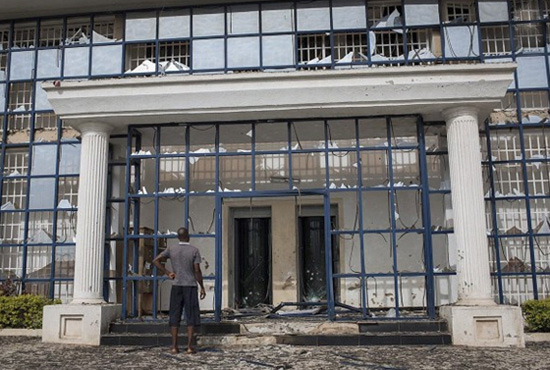 尼日利亞伊斯蘭極端武裝組織“博科圣地”約貝州古杰巴(Gujba)市的農(nóng)業(yè)學(xué)院，射殺數(shù)十名學(xué)生。