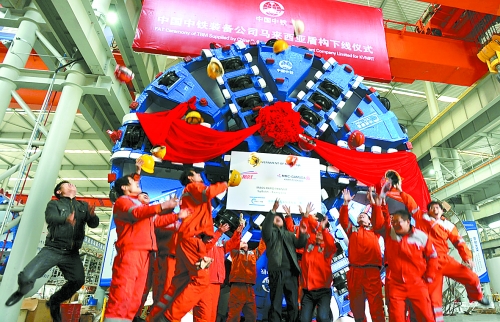 1月3日，由中鐵裝備公司設(shè)計制造的2臺中國中鐵盾構(gòu)在鄭州正式下線