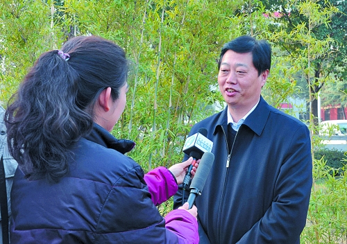 十八大代表、南陽(yáng)市委書記李文慧談學(xué)習(xí)十八大精神體會(huì)