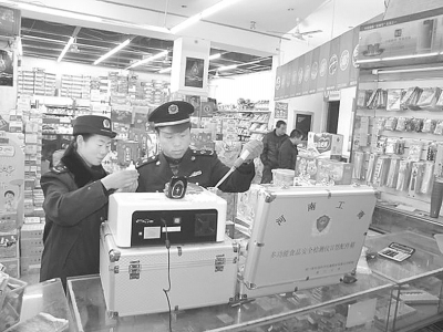 澠池縣工商局加強(qiáng)食品監(jiān)管打造和和諧諧消費(fèi) 澠池縣工商局加強(qiáng)食品監(jiān)管打造和和諧諧消費(fèi)