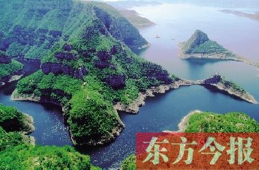 碧水藍(lán)天有綠色,是濟(jì)源人生活的愿望。如今,正是因?yàn)闈?jì)源有山有水,綠樹(shù)成蔭,很多在外工作的濟(jì)源人慢慢選擇回家鄉(xiāng)買(mǎi)房定居。