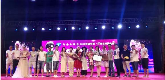 大賽總導(dǎo)演王軍嶺先生親臨現(xiàn)場，為報(bào)名點(diǎn)指導(dǎo)工作