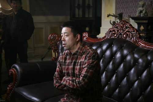 《大河兒女》導(dǎo)演安健接受媒體記者的訪問。