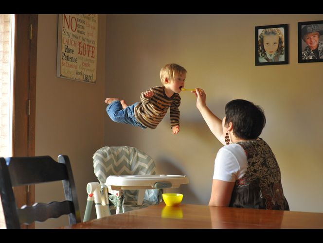 美國男子為患唐氏綜合癥兒子拍“飛行照” 美國男子為患唐氏綜合癥兒子拍“飛行照”