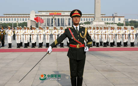 解放軍三軍儀仗隊(duì)新式禮賓服 解放軍三軍儀仗隊(duì)新式禮賓服