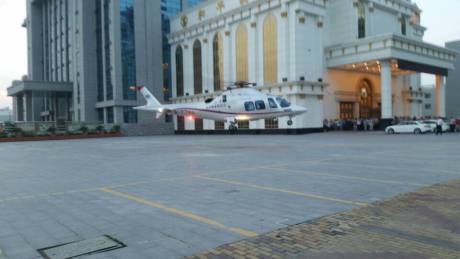 男子乘私人直升機從天津回鹽城過中秋 男子乘私人直升機從天津回鹽城過中秋