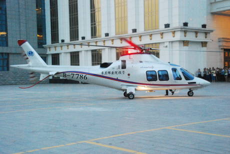 男子乘私人直升機從天津回鹽城過中秋 男子乘私人直升機從天津回鹽城過中秋