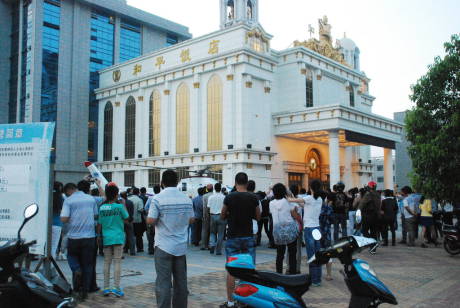 男子乘私人直升機從天津回鹽城過中秋 男子乘私人直升機從天津回鹽城過中秋