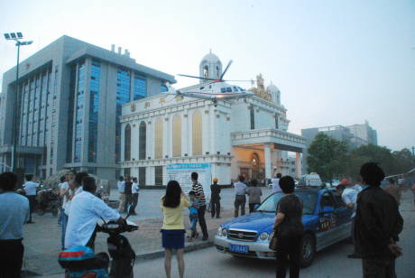 男子乘私人直升機從天津回鹽城過中秋 男子乘私人直升機從天津回鹽城過中秋