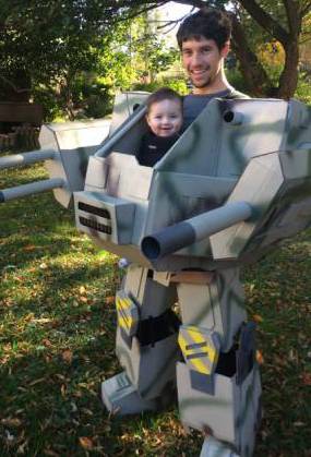 美國(guó)父親為孩子萬(wàn)圣節(jié)變身造“機(jī)甲” 美國(guó)父親為孩子萬(wàn)圣節(jié)變身造“機(jī)甲”