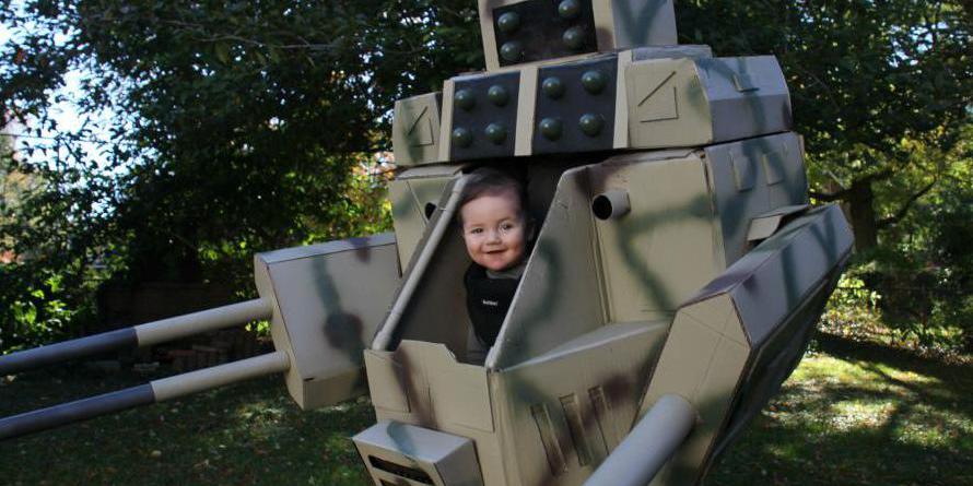 美國(guó)父親為孩子萬(wàn)圣節(jié)變身造“機(jī)甲” 美國(guó)父親為孩子萬(wàn)圣節(jié)變身造“機(jī)甲”