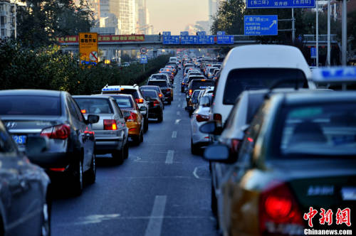 APEC假期結(jié)束 北京早高峰道路擁堵 APEC假期結(jié)束 北京早高峰道路擁堵