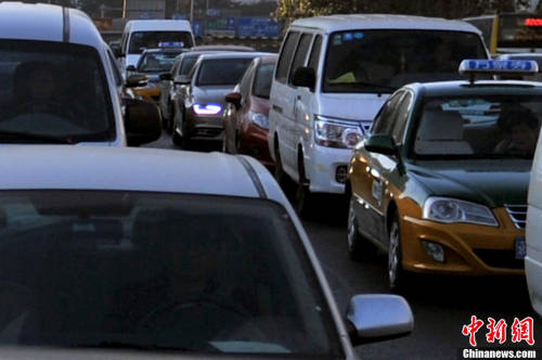 APEC假期結(jié)束 北京早高峰道路擁堵 APEC假期結(jié)束 北京早高峰道路擁堵