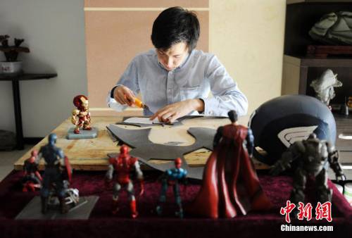 大學生自制“復仇者聯(lián)盟”全套服裝