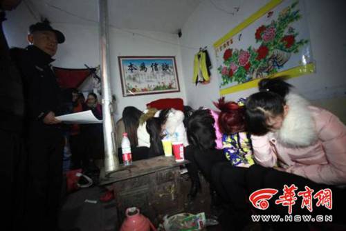 西安警方夜查城中村抓獲17名 西安警方夜查城中村抓獲17名