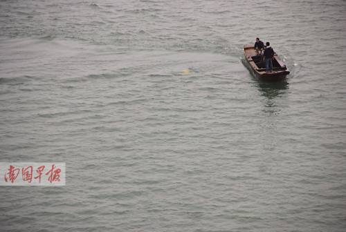 女子跳橋失蹤 網(wǎng)友指責(zé)警方處警不當(dāng) 女子跳橋失蹤 網(wǎng)友指責(zé)警方處警不當(dāng)