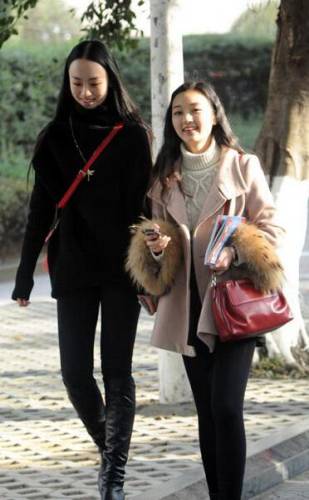 四川藝考現(xiàn)場(chǎng):一大波美女云集 四川藝考現(xiàn)場(chǎng):一大波美女云集