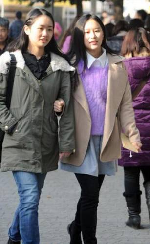 四川藝考現(xiàn)場(chǎng):一大波美女云集 四川藝考現(xiàn)場(chǎng):一大波美女云集