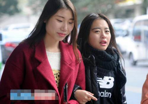 四川藝考現(xiàn)場(chǎng):一大波美女云集 四川藝考現(xiàn)場(chǎng):一大波美女云集