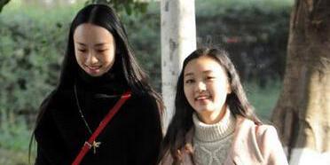 四川藝考現(xiàn)場(chǎng):一大波美女云集 四川藝考現(xiàn)場(chǎng):一大波美女云集