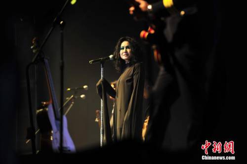 “搖滾女歌手”羅琦在京首開(kāi)個(gè)唱 “搖滾女歌手”羅琦在京首開(kāi)個(gè)唱