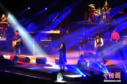 “搖滾女歌手”羅琦在京首開(kāi)個(gè)唱 “搖滾女歌手”羅琦在京首開(kāi)個(gè)唱