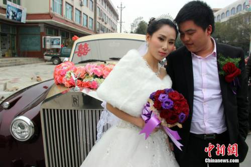 浙江青年千萬級(jí)勞斯萊斯迎娶上海新娘 浙江青年千萬級(jí)勞斯萊斯迎娶上海新娘