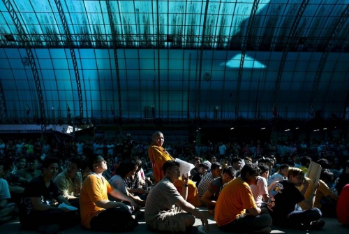 泰國:變性人現(xiàn)身征兵現(xiàn)場(chǎng)一幕 泰國:變性人現(xiàn)身征兵現(xiàn)場(chǎng)一幕