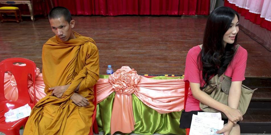 泰國:變性人現(xiàn)身征兵現(xiàn)場(chǎng)一幕 泰國:變性人現(xiàn)身征兵現(xiàn)場(chǎng)一幕