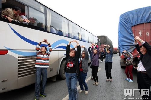 大叔大媽高速公路上 大叔大媽高速公路上