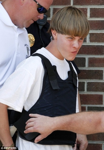 這個白人男子沖進教堂殺死9名黑人 這個白人男子沖進教堂殺死9名黑人